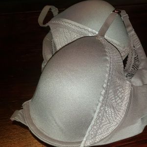 34DD Victoria's Secret Body by Victoria bra